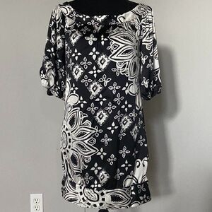 White House / Black Market dress-tunic  100% Silk  floral print size  XS